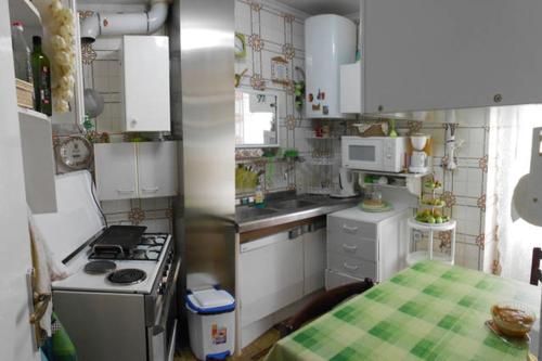 O bucătărie sau chicinetă la Comfortable House Center (1)