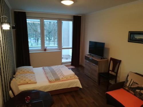 Llit o llits en una habitació de Komfortowy Apartamen nad morzem w Kołobrzegu 300 m od morza w dzielnicy uzdrowiskowej