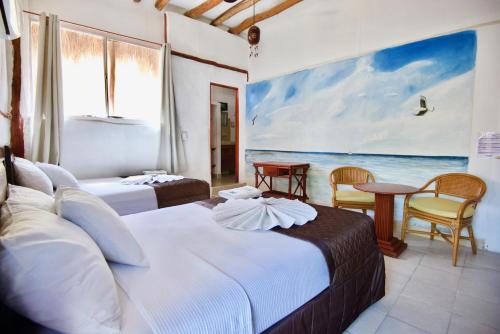 Tempat tidur dalam kamar di Golden Paradise Hostel