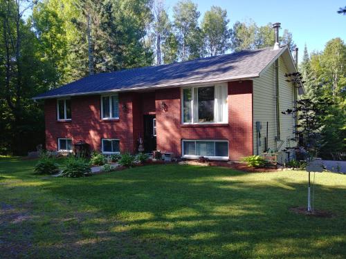 Afbeelding uit fotogalerij van Suite in the Bush-Private Apartment in Bancroft