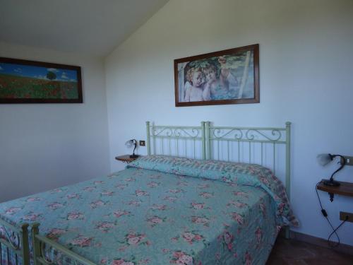 Postel nebo postele na pokoji v ubytování Il Borgo di Montereggi