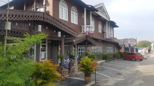 a building with a parking lot in front of it at HOTEL SHAFURA 2 in Cukai
