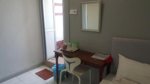 a small room with a table and a mirror at HOTEL SHAFURA 2 in Cukai