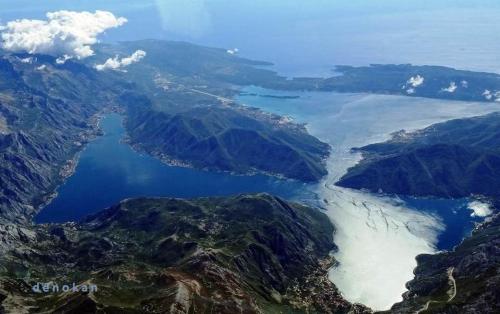 an aerial view of a lake between two mountains at Apartmani Mozaici in Risan
