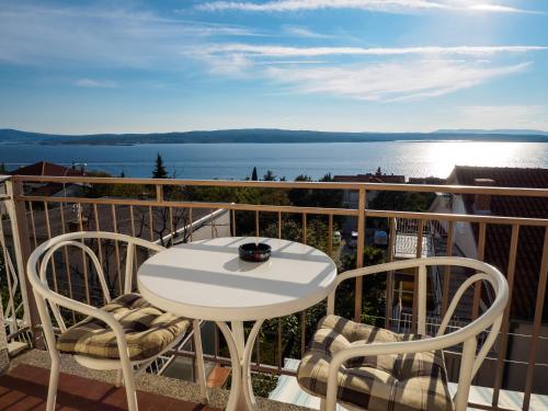 Seaview Apartment with Balcony and Terrace Barac