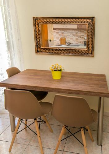 a dining room table with two chairs and a mirror at Studios Evis in Potos