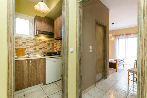 a kitchen with a sink and a counter at Studios Evis in Potos