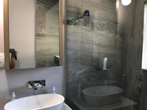 Ένα μπάνιο στο Lauradale Accommodation