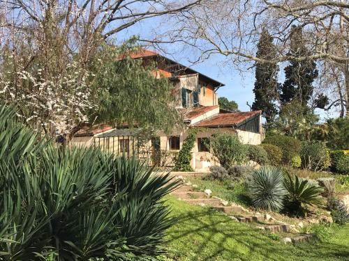 Gallery image of EXCEPTIONNEL, maison de vacances dans parc, climatisation, parking, calme assuré in Marseille