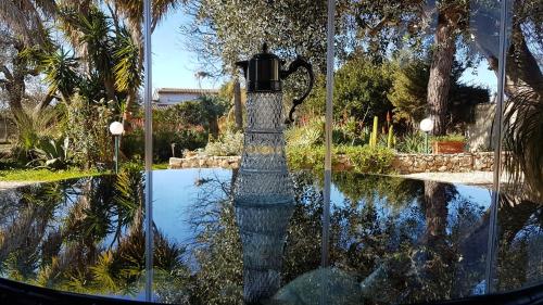 a lamp post in front of a pool of water at Le Radici Casa Vacanze in Copertino