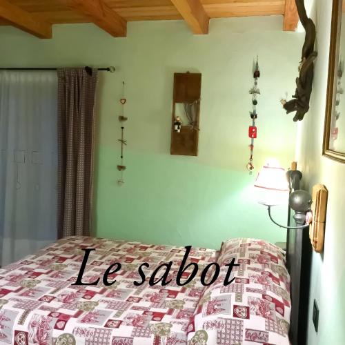 a bedroom with a bed with a le saloit sign on it at Agriturismo B&B Chèvres à Cheval in Aosta