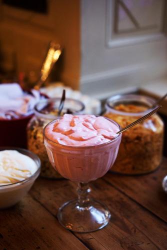 a table topped with a pink dessert in a glass at Hotel Fregehaus in Leipzig