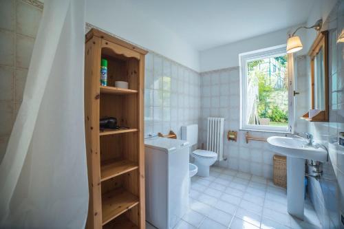 a bathroom with a toilet and a sink at Casa Bertul in Lezzeno