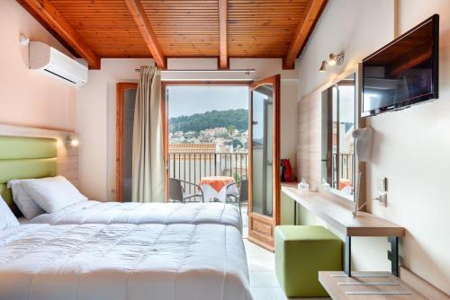 A bed or beds in a room at Hotel Aggelos Kefalonia