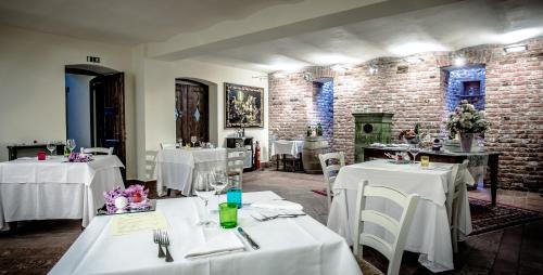 Een restaurant of ander eetgelegenheid bij Hotel Villa Borghesi