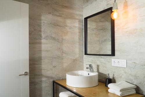 Gallery image of Langre Beach Surf Lodge in Galizano