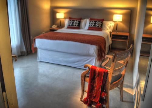 
Una cama o camas en una habitación de Los Ponchos Hotel
