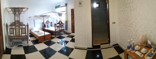 a room with a black and white checkered floor at Mocco Beach Villa in Kendwa