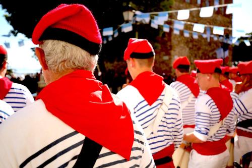 a group of men in red and white baseball uniforms at Hotel Royal Bon Repos in Sainte-Maxime