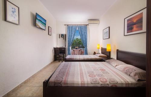 Tempat tidur dalam kamar di Sunset Studios