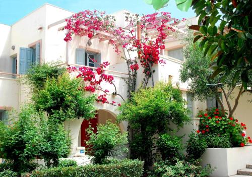 a garden filled with flowers next to a building at Nissia Kamares in Kardamaina