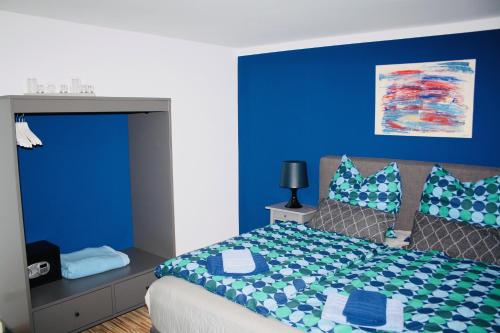 Ліжко або ліжка в номері Schöne 60qm große Wohnung Mainz-Lerchenberg ZDF