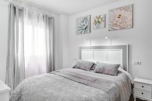 Postel nebo postele na pokoji v ubytování Almudena playa del Cura en Torrevieja