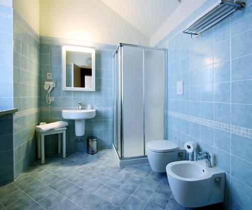 a bathroom with a shower and a toilet and a sink at Hotel Villa Borghesi in Corte dei Cortesi