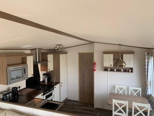 a kitchen with a sink and a stove top oven at The Bard's Retreat in Stratford-upon-Avon