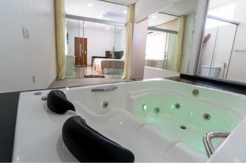 a bath tub with two chairs in a bathroom at Xique Xique Palace Hotel in Xique-Xique