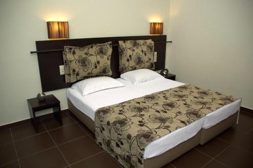 Кровать или кровати в номере Alexander Inn