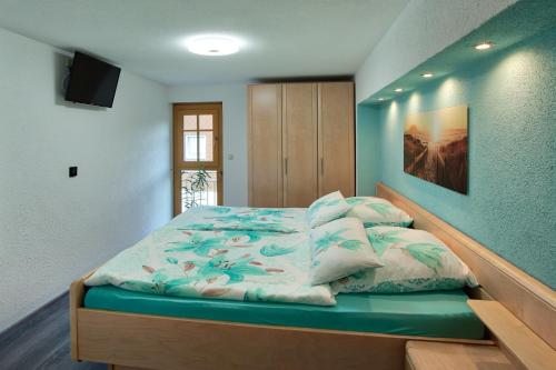 Кровать или кровати в номере Ferienhaus Fam. Herklotz