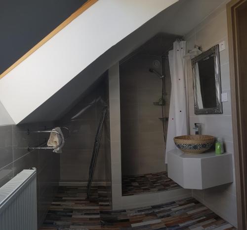 Salle de bains dans l'établissement Vándor Vendégház