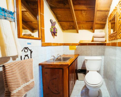 a bathroom with a toilet and a sink at Hotel La Casa del Mundo in Jaibalito