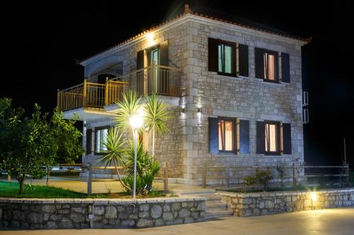 Το κτήριο όπου στεγάζεται  η παραθεριστική κατοικία