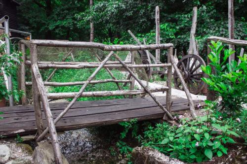 Taman di luar Etno House Stari mlin