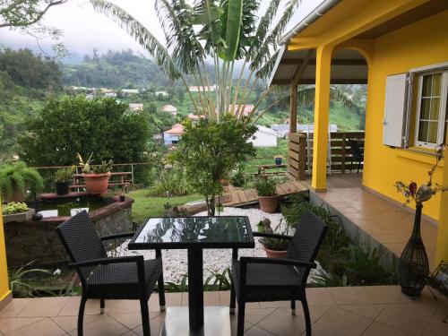 Balkoni atau teres di Le Guétali