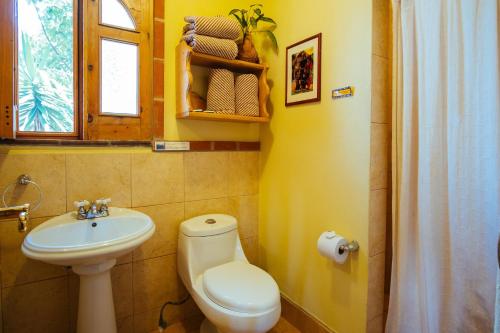 a bathroom with a toilet and a sink at Hotel La Casa del Mundo in Jaibalito