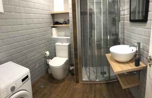 A bathroom at Apartamentos Catedral Escalinata