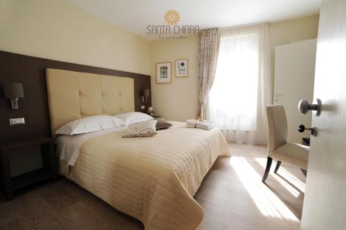 Llit o llits en una habitació de B&B Dimora Santa Chiara