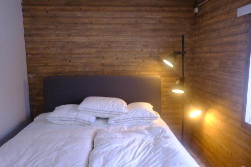 a bed in a room with a wooden wall at Åre Kläppen in Åre