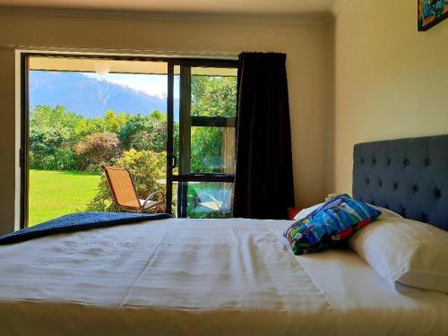 Ένα ή περισσότερα κρεβάτια σε δωμάτιο στο Te Mahuru Retreat