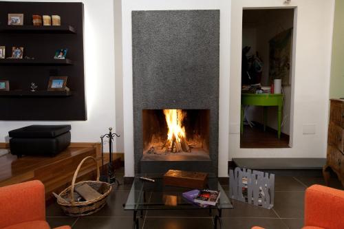 a living room with a fireplace in the wall at Ottomood B&B and Apartments in Tremestieri Etneo