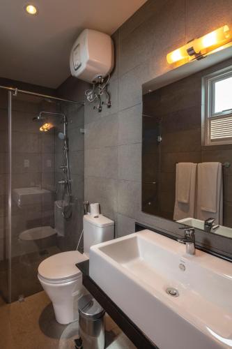 Koupelna v ubytování CASAMIA Oceanfront Condos Nilaveli