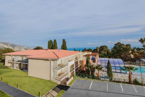 La alberca dentro o cerca de Résidence Vacances - Azureva Roquebrune-Cap-Martin