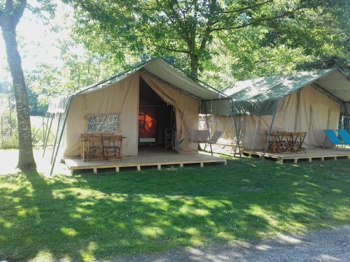 Taman di luar Camping des eydoches - 3 étoiles