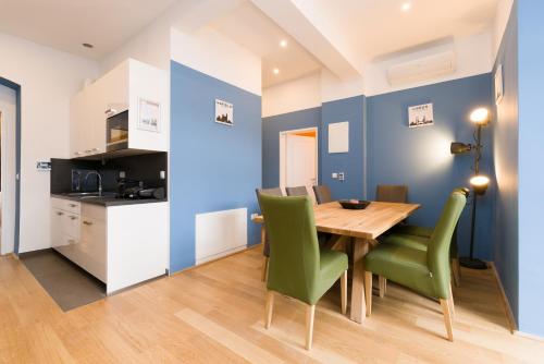 Кухня или мини-кухня в Vienna Stay Apartments Pezzl 1170
