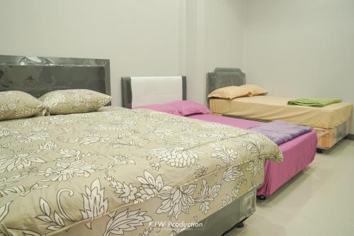 Postel nebo postele na pokoji v ubytování M Stay Guest House Jogja