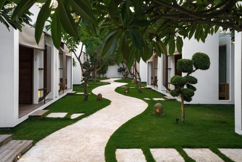 Taman di luar Villa Nero