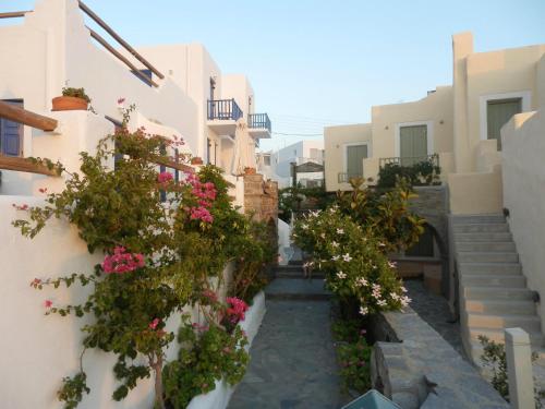 an alley with flowers on the side of a building at Votsalo Apartments in Naousa